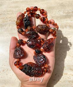 ANTIQUE CHINESE QING CARVED FIGURAL HONEY AMBER NATURAL RED CORAL NECKLACE 74.6g