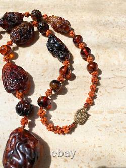 ANTIQUE CHINESE QING CARVED FIGURAL HONEY AMBER NATURAL RED CORAL NECKLACE 74.6g