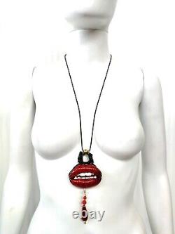 Art Jewelry Design Necklace Pendant Fashion Brand Custom Sexy Lips Kiss Vampire