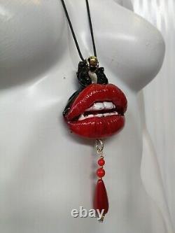 Art Jewelry Design Necklace Pendant Fashion Brand Custom Sexy Lips Kiss Vampire