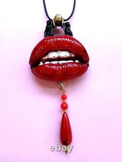 Art Jewelry Design Necklace Pendant Fashion Brand Custom Sexy Lips Kiss Vampire