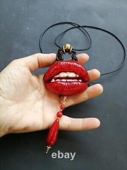 Art Jewelry Design Necklace Pendant Fashion Brand Custom Sexy Lips Kiss Vampire