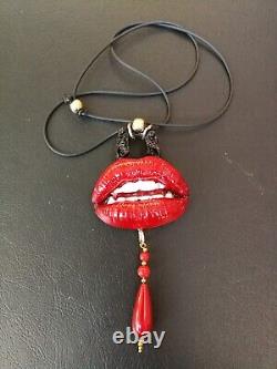 Art Jewelry Design Necklace Pendant Fashion Brand Custom Sexy Lips Kiss Vampire