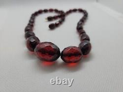 Vintage Art Deco Cherry Amber Bakelite Faceted Graduated Beaded Necklace 20 33g