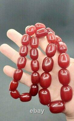 123.5 Grams Antique Faturan Cerise Ambre Bakelite Perles Collier Marbré