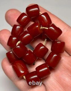 26,9 grammes de perles anciennes en ambre de cerisier en bakélite Faturan
