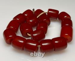 26,9 grammes de perles anciennes en ambre de cerisier en bakélite Faturan