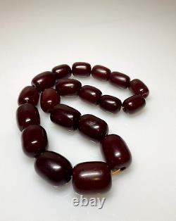 61 Grams Antique Faturan Bakelite Cerise Perles Ambres Marbrées