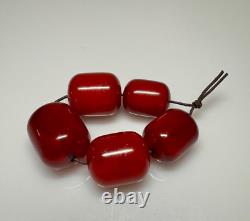 61 grammes de perles en ambre de cerisier bakélite faturan antique marbré