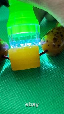 85 grammes de perles de bakélite en ambre cerise Faturan antique, marbrées, faites à la main, en chapelet.