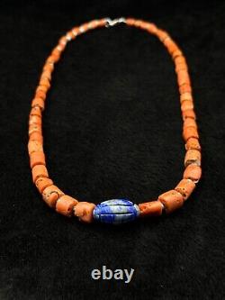 Ancien Collier de Perles en Corail Rouge Naturel et Lapis Lazuli Sculpté