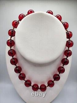 Ancien collier de perles en ambre de cerisier / bakélite, 50 grammes