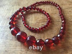 Antique 1920s Cherry Amber Bakelite Faturan Facetted Bead Necklace 41,8 Grammes