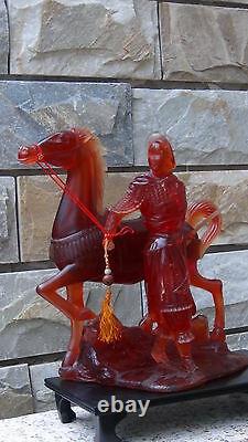 Antique 19c Vieux Chinois Amber Carved Rare Grand Guerrier Withhorse Sur Stand Statue