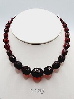 Antique Antique Ambre Faceted Rouge Cerise / Bakelite Perled Necklace +28 Grammes