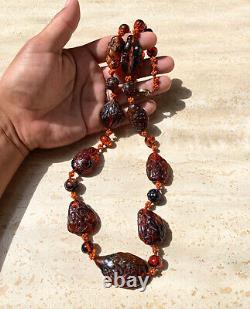 Antique Chinese Qing Carved Figural Honey Ambre Natural Red Coral Necklace 74,6g