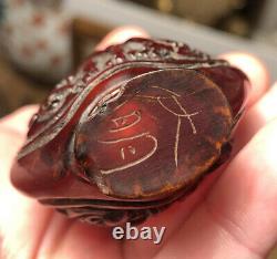Antique Chinois Sculpté Foo Dogs Cherry Amber Snuff Bouteille Signée
