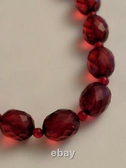 Art Déco Micro Facet Red Cherry Amber Bakelite Pools De Collier De Perles Légères