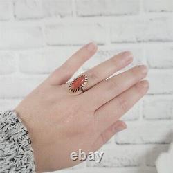 Bague en corail rouge en or jaune 14 carats moderniste du milieu du siècle vintage 7 de luxe surélevée