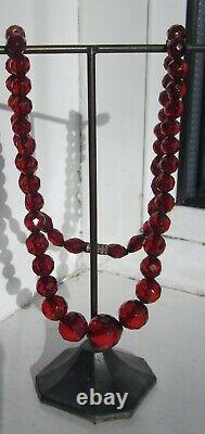 Cerise Amber Bakelite Collier Collier Antique Art Déco 57 Perles 23,7 Grammes