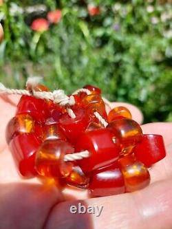 Chapelet en ambre naturel de bakélite cerise antique