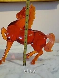 Cheval D'élevage De Cerise Ambrée Sculptée À La Main Dans Les Années 1930 Figure 9.5 Tall