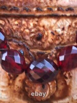 Collier Antique De Perles À Facettes Victorienne Cerise Rouge Foncé Amber Bakelite