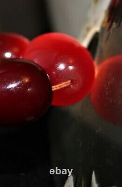 Collier Antique Gradué Cherry Amber Début Des Années 1900 68.039 Grammes 30 Pouces De Long
