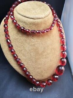 Collier Vintage en Bakélite Ambre Cerise 32'' de Long avec Perles Facettées Ovales Art Déco de 48g