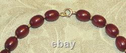 Collier de Perles Ovales Graduées en Ambre Baltique Rouge Cerise Victorien Antique en Or 9k
