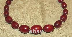Collier de Perles Ovales Graduées en Ambre Baltique Rouge Cerise Victorien Antique en Or 9k