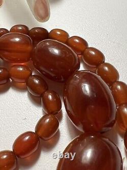 Collier de Perles de Bakélite Ambre Cerise Déco Vintage Graduées en Forme de Baril 61 Grammes