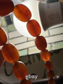 Collier de Perles de Bakélite Ambre Cerise Déco Vintage Graduées en Forme de Baril 61 Grammes