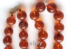 Collier de perles d'ambre vintage de 12mm de longueur 30 pouces qui brille, poids de 65.9 grammes avec fermoir en or 14 carats