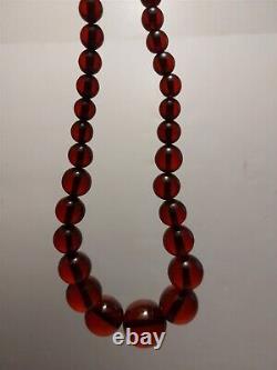 Collier de perles de bakélite cerise ambre vintage de grande taille rouge