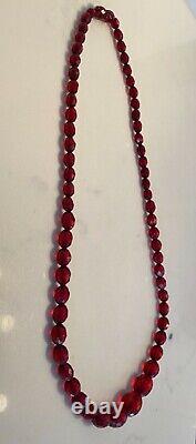 Collier de perles de bakélite d'ambre de cerisier vintage graduées facettées, long de 28 pouces, 42 grammes