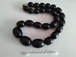 Collier de perles en ambre cerise noir vintage Art Déco avec perles en bakélite, 121 g