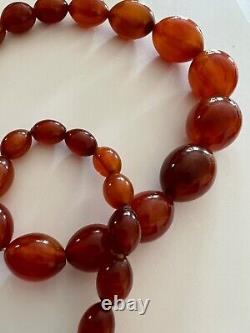 Collier de perles en ambre de cerisier bakélite à motif tourbilloné, gradué, testé vintage, 66,4 g, 23 pouces.