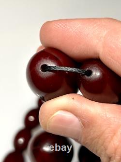 Collier de perles en ambre de cerisier faturan antique de 54 grammes en bakélite marbrée