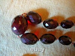 Collier de perles en bakélite d'ambre de cerisier Art Deco 34 pouces facetté 63 grammes Faturan