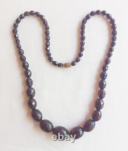 Collier de perles graduées en ambre de cerise vintage en bakélite Faturan de 40g et de 65cm