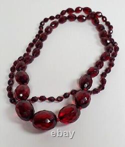 Collier de perles graduées en ambre de cerisier Art déco rétro en bakélite
