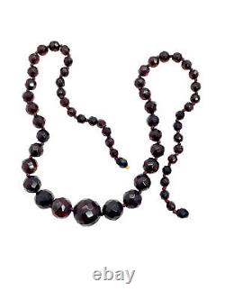 Collier de perles graduées en ambre de cerisier noué en bakélite antique 24