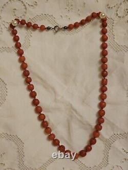 Collier de perles graduées en corail rouge naturel saumon victorien ancien - 39,2g 19ème siècle