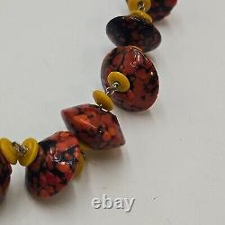 Collier de perles mouchetées rouge et jaune en verre lampwork de style Art Déco tchèque vintage 24