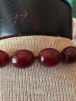 Collier de perles ovales en bakélite avec motifs tourbillon en ambre orange, rouille, de style Art Déco VTG. 34 A+
