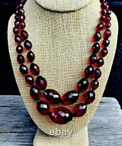 Double Strand Déco Faceted Rich Red Cherry Amber Bakelite Bead Collier