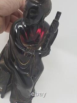 Figure de dame sculptée en ambre bakélite faturan de cerisier chinois