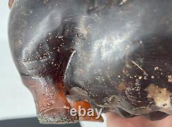 Figurine de cochon chinois en bakélite d'ambre foncé cerise de collection de grande taille de plus de 10 pouces