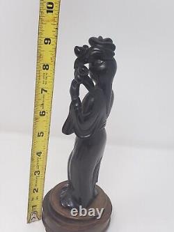 Figurine de dame sculptée en bakélite Faturan ambre de cerisier chinois TEL QUEL
